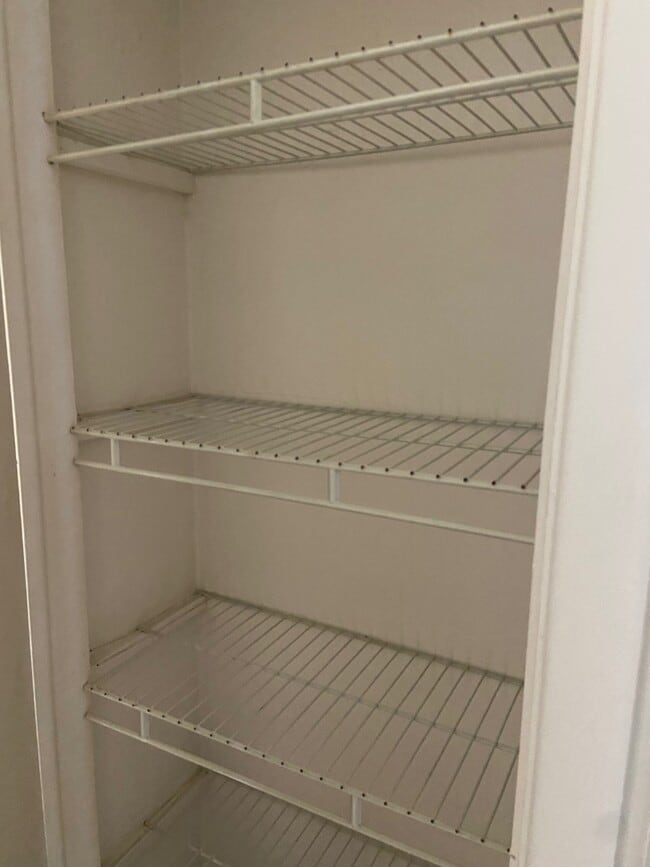 Building Photo - 997 Sunrise Dr