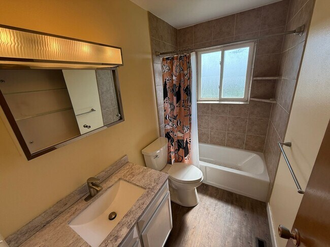 Building Photo - Coming Soon! 5 Bedrooms, 2 Bathrooms, and ...