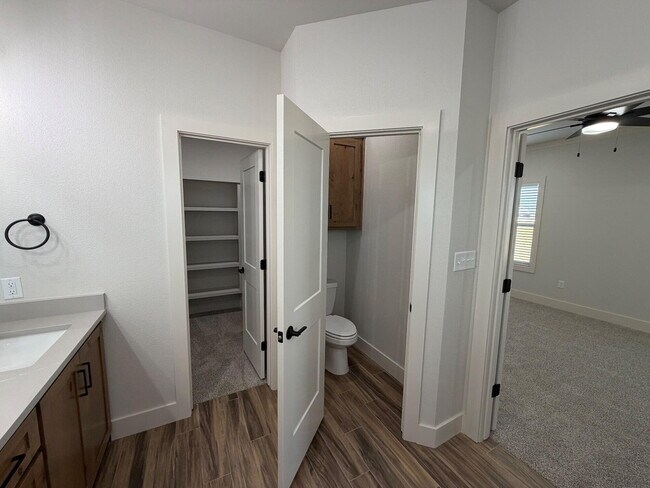 Building Photo - 1216 N 6th St