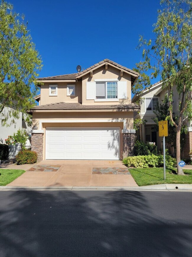 Building Photo - PICTURE PERFECT 2 BR/2 BATH PLUS LOFT  DETACHED HOME IN GATED COMMUNITY