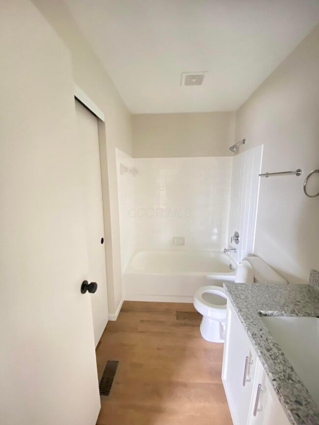 Building Photo - 6089 Pirthshire St