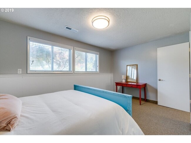 Building Photo - 3333 SE 167th Ave