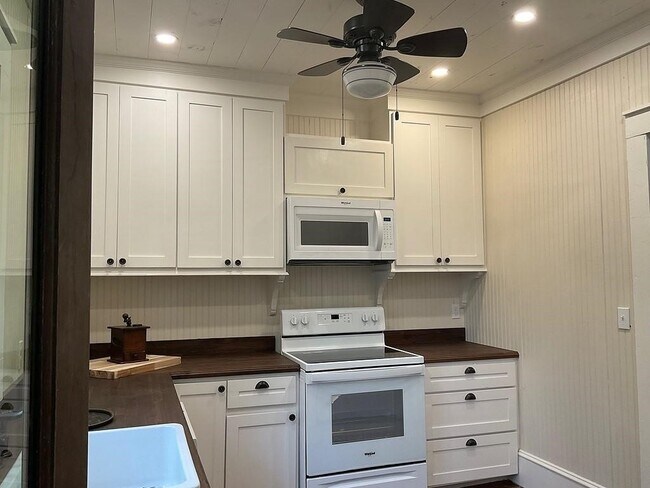 Building Photo - 8222 TX-105