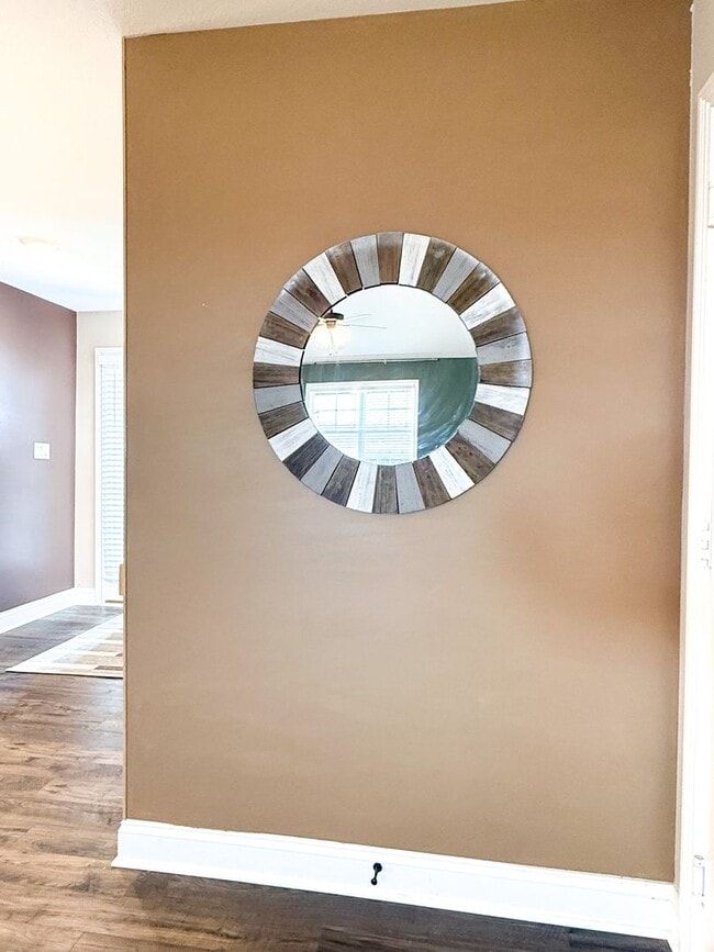 Building Photo - 3 Bedroom 2 Bathroom Home!