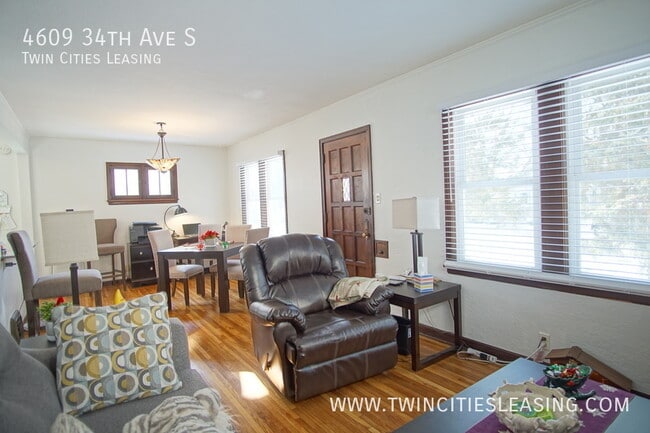Building Photo - 4609 S 34th Ave