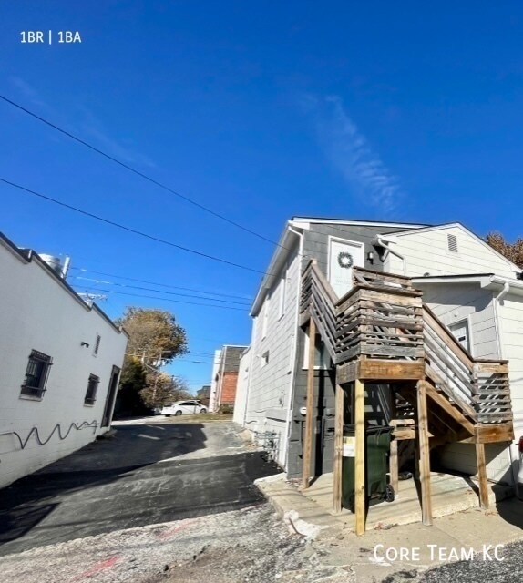 Building Photo - 1207 W 47th St