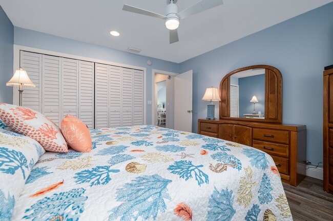 Building Photo - Vacation, Furnished, Townhome 2 Bed/ 1.5 B...