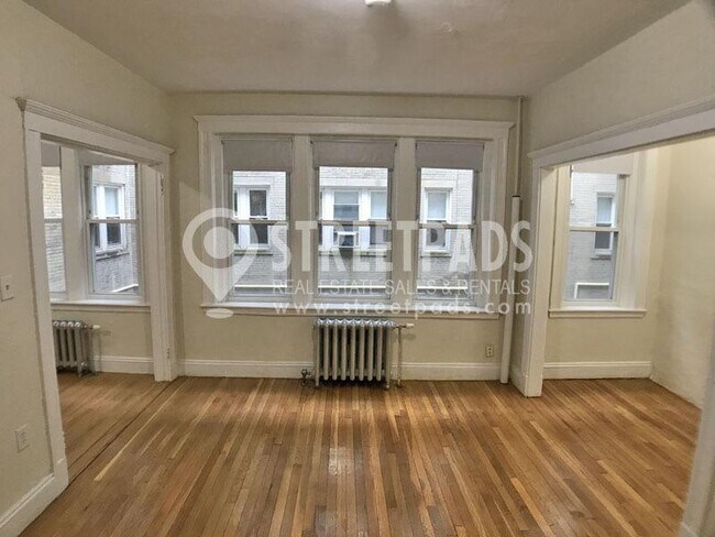 Building Photo - bedroom in Boston MA 02215
