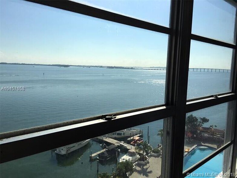 Building Photo - 905 Brickell Bay Dr