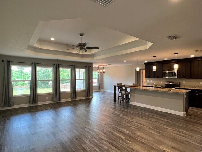 Building Photo - Executive Living