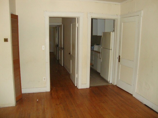 Building Photo - 2759 Charlotte St