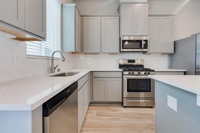 Building Photo - 7713 Rainbow Cl