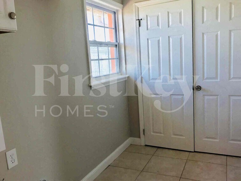 Building Photo - 112 Stafford Pl