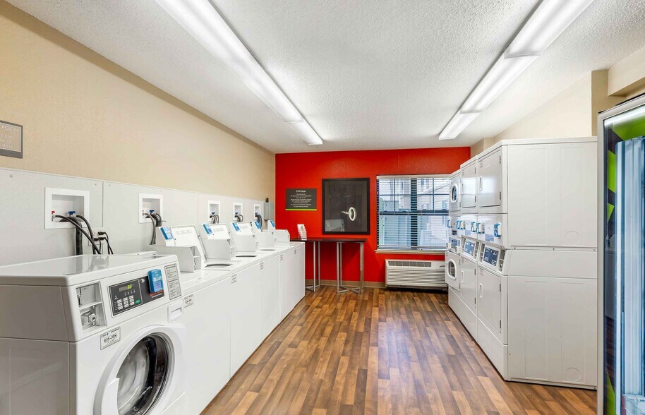 Building Photo - Furnished Studio-Chicago - Naperville - West