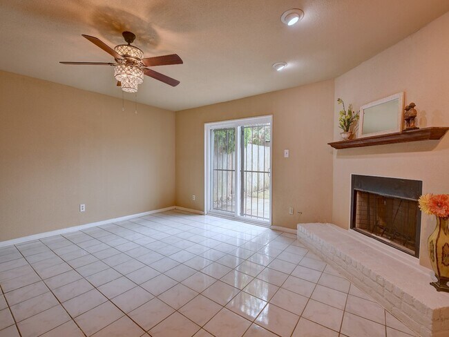 Building Photo - 6330 Creekbend Dr