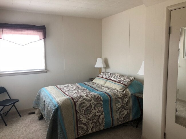 Building Photo - $849 - 2 bed 1 bath - Single Family Home