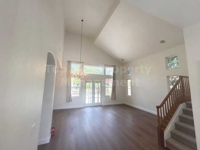 Building Photo - ***Gorgeous 4 bed / 3 bath / 2,585 sqft House in Calavera Hills - Available 07/01***