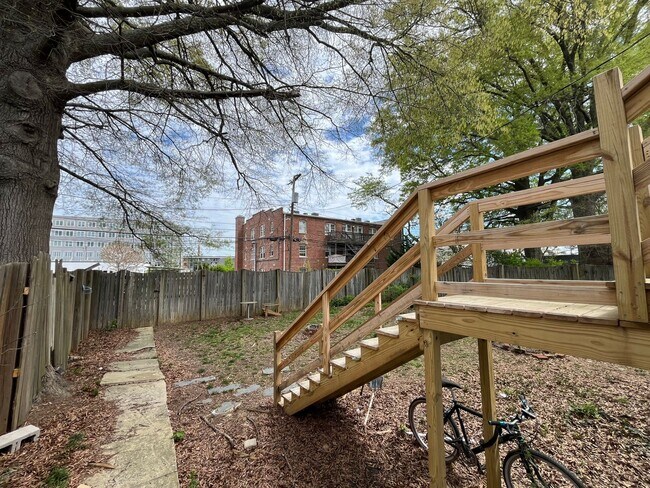 Building Photo - 3406 Cutshaw Ave