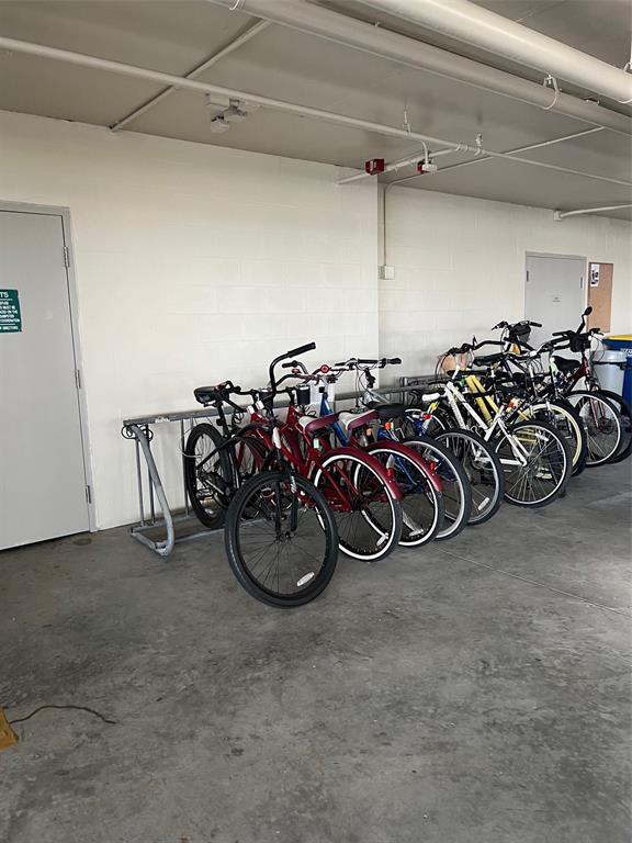 Building Photo - 670 Island Way