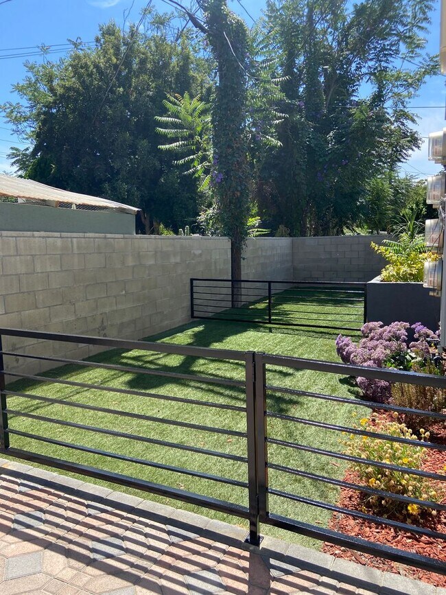 Building Photo - 11512 Emelita St