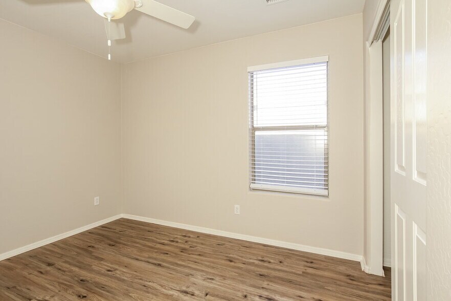 Building Photo - 43680 Bedford Dr