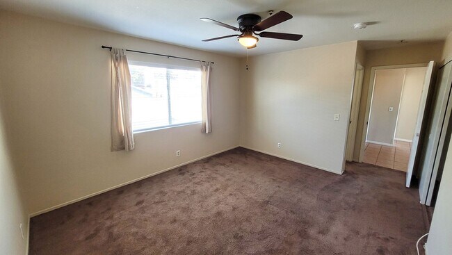 Building Photo - Upstairs 3 Bedroom 2 Bath Apartment with H...