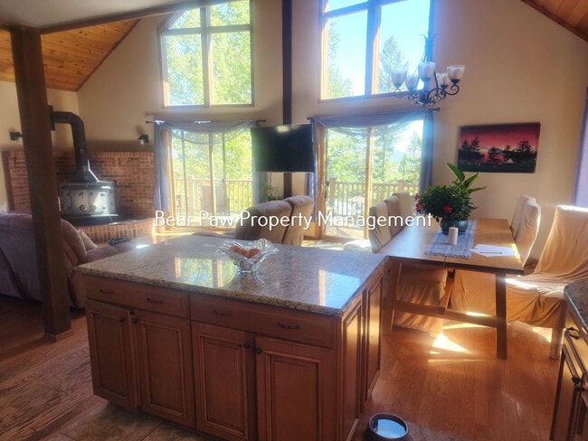 Building Photo - "Charming 3-Bedroom Mountain Retreat in Conifer"