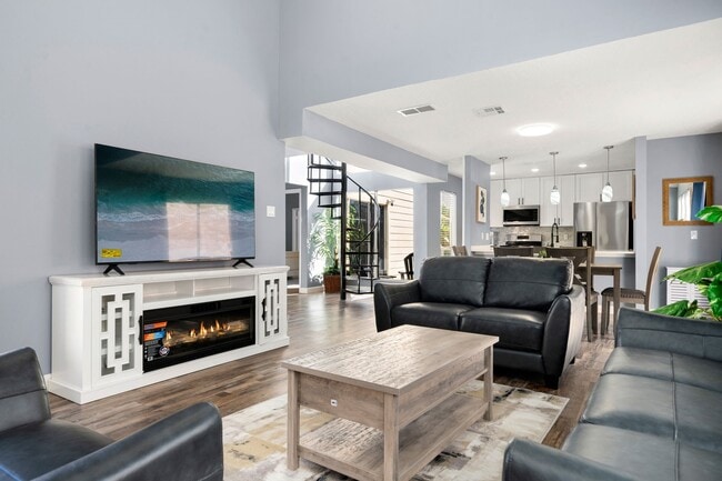 Building Photo - 12805 Westpark Dr