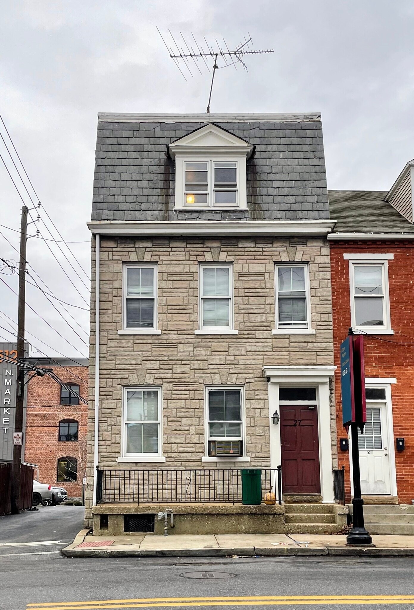 Building Photo - 27 W James St
