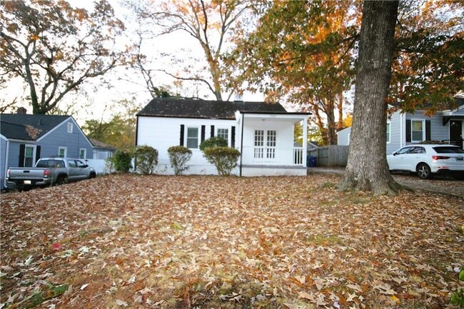 Building Photo - 2561 Eastwood Dr