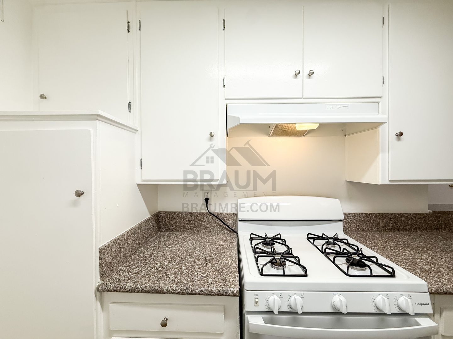 Building Photo - 6039 Whitsett Ave