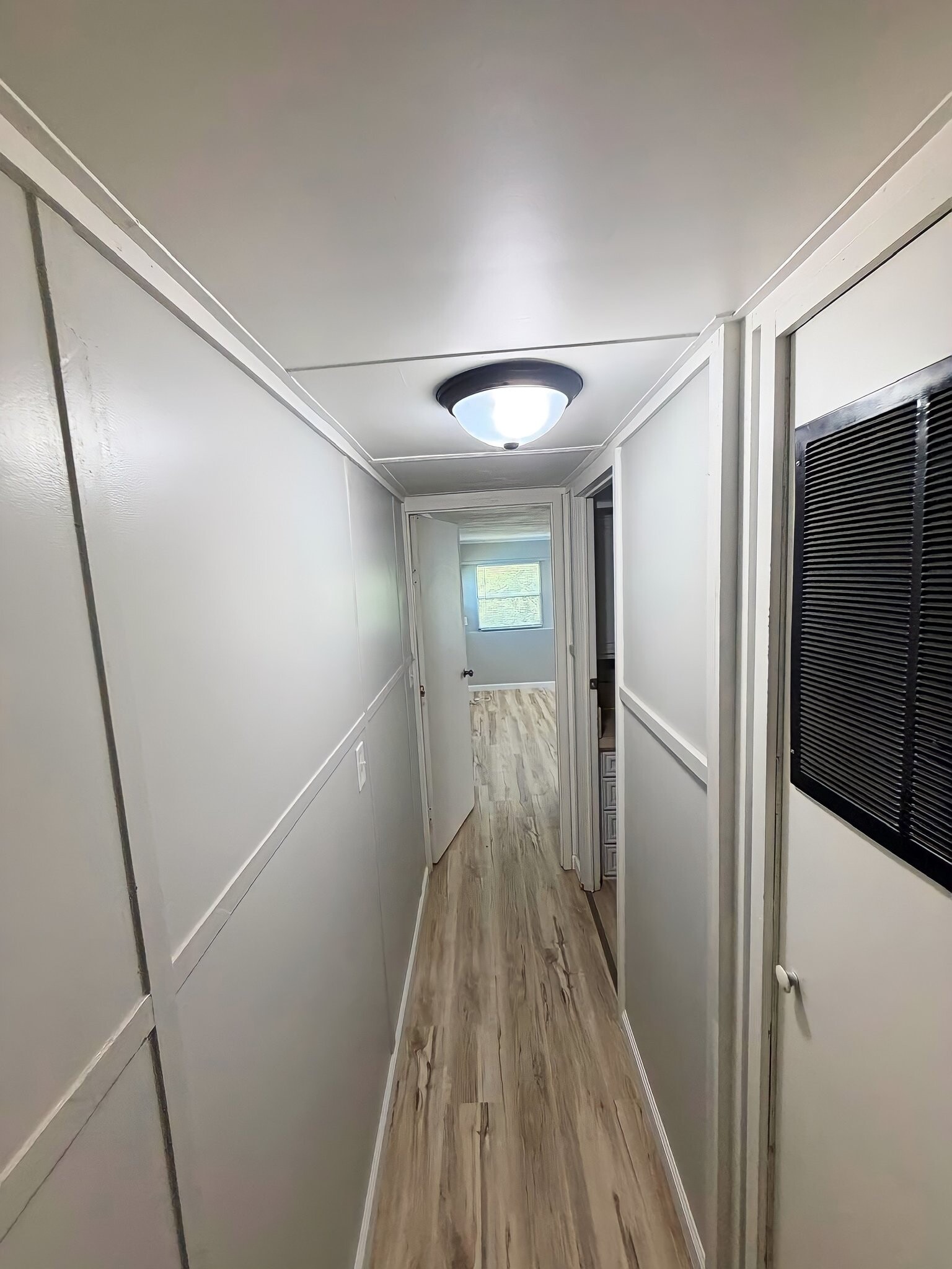 Building Photo - 43 Deerwood Park