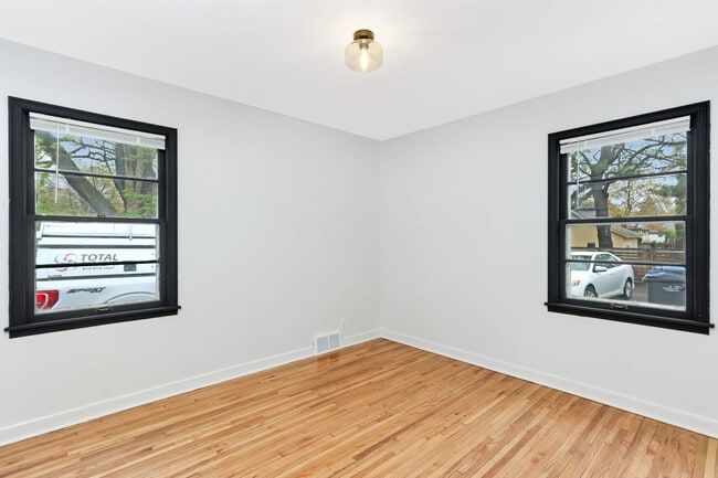 Building Photo - 5026 43rd Ave S