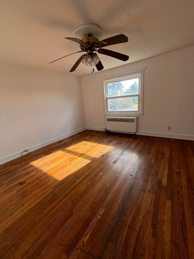 Building Photo - 3265 Sunset Blvd