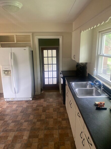 Building Photo - 531 Atlantic St