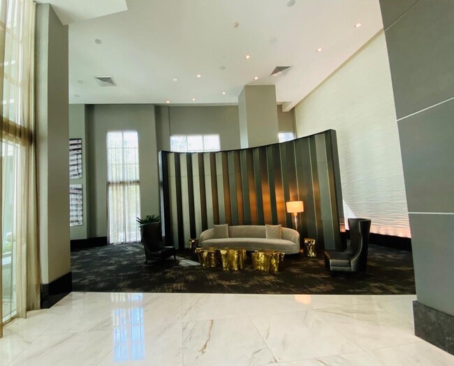 Building Photo - 999 Brickell Ave