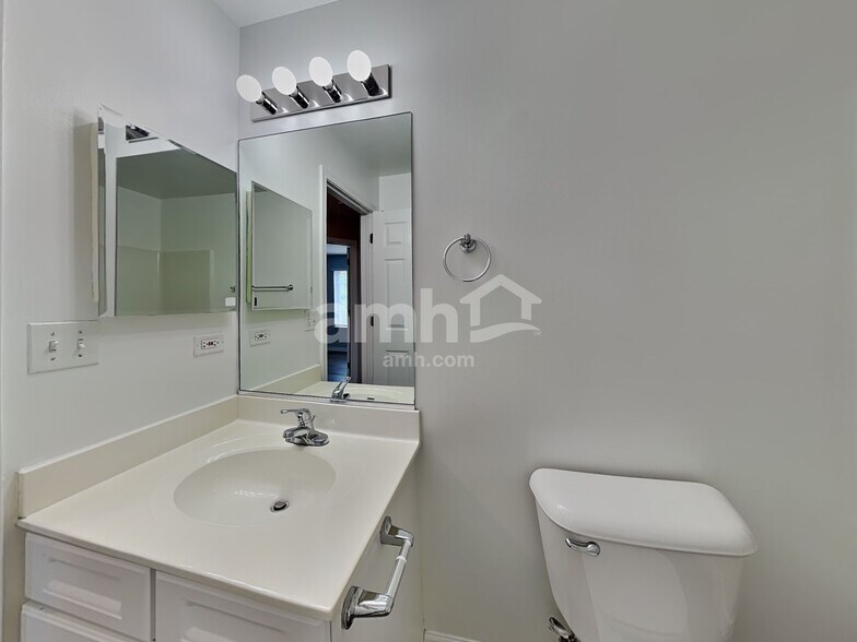 Building Photo - 312 Evergreen Cir