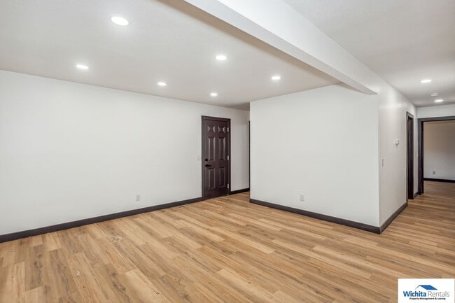 Building Photo - 2 bedroom 2 bath home