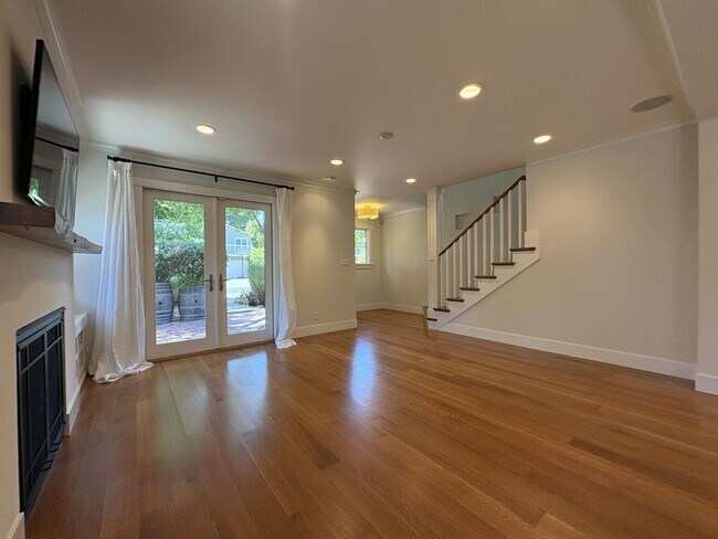 Building Photo - Spacious 5BR/3.5BA Palo Alto Home with Gourmet Kitchen & Large Backyard