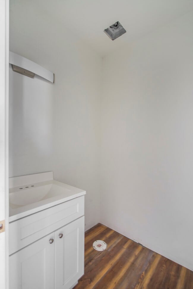 Building Photo - 624 Spring