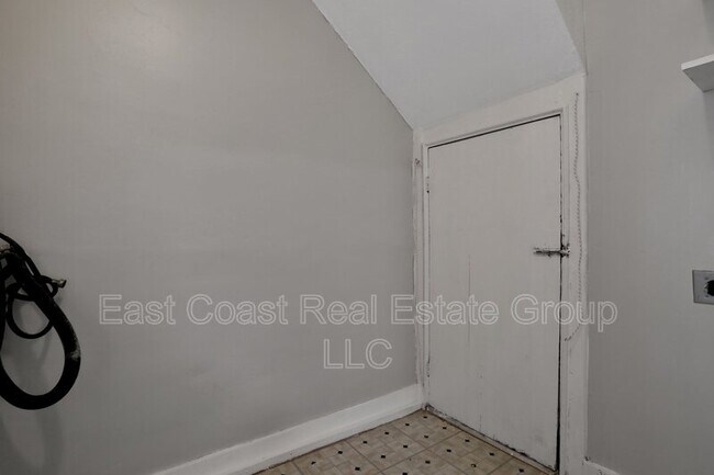 Building Photo - 113 N Centre St