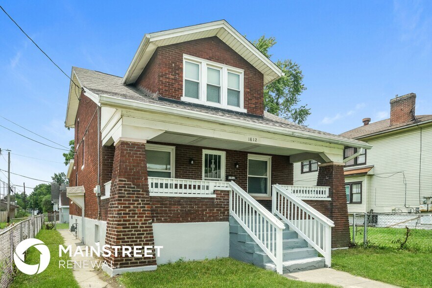 Building Photo - 1812 W Gaulbert Ave