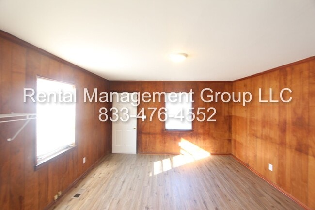 Building Photo - 3 Bedroom 1.5Bath - New On The Market! Better Hurry To See This One!!