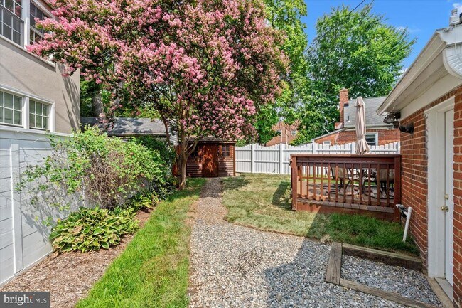 Building Photo - 16 E Braddock Rd