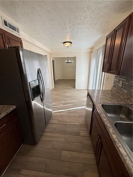 Building Photo - 4429 Coopers Creek Dr SE