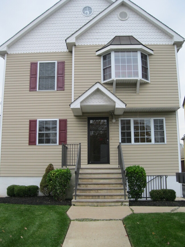 Building Photo - 249 Main St