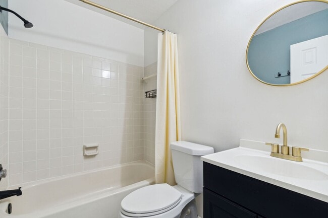 Building Photo - Really Cool, Spacious 3br Townhome with De...