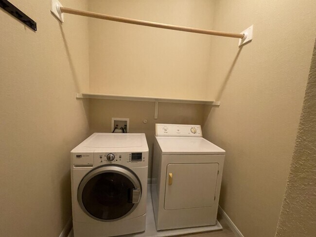 Building Photo - 1371 Stone Rim Loop