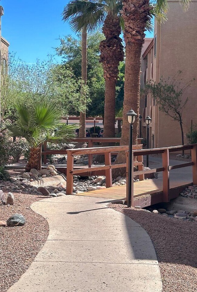 Building Photo - 3031 N Civic Center Plaza