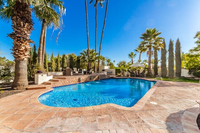 Building Photo - MUST SEE!!! FULLY-FURNISHED LUXURIOUS 6 Be...